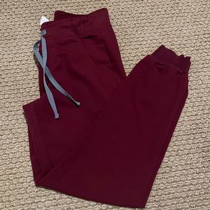 Burgundy jogger figs